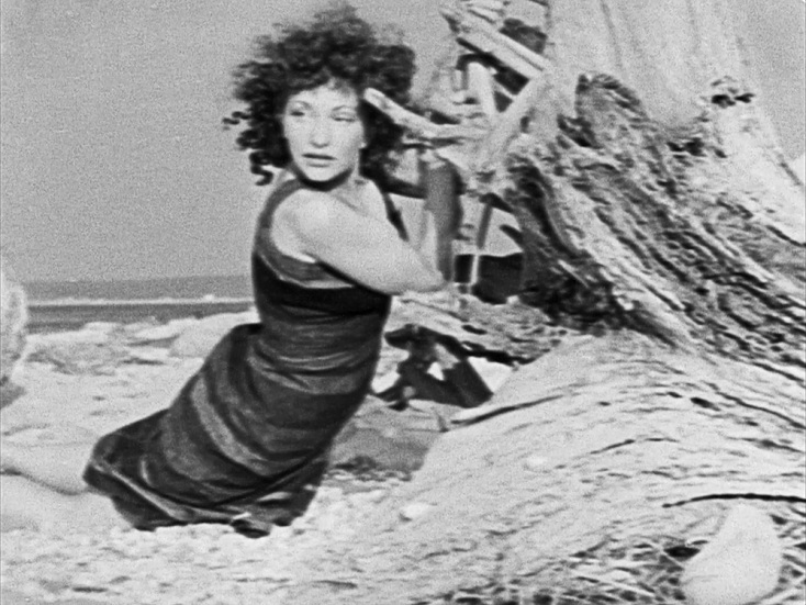 Maya Deren, At Land (1944) © και ευγενική παραχώρηση The Film-Makers' Cooperative (NACG)