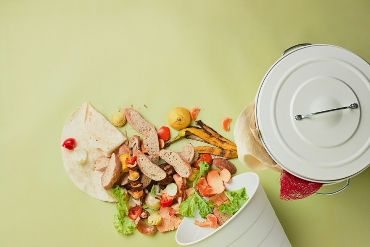 φαγητο στα σκουπιδια