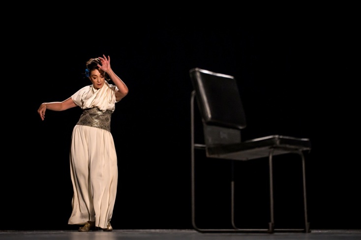 «Η Καρυάτιδα!»του Γιώργου Καπουτζίδη