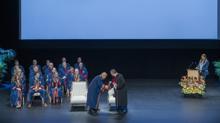 Επίτιμος διδάκτωρ του Πανεπιστημίου Πειραιά ο Πρόεδρος του Ιδρύματος Ωνάση, Αντώνης Σ. Παπαδημητρίου