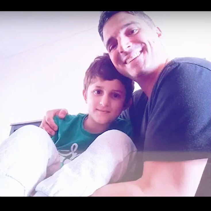 Ο συγγραφέας Γιώργος Γιώτσας με τον Νικόλα