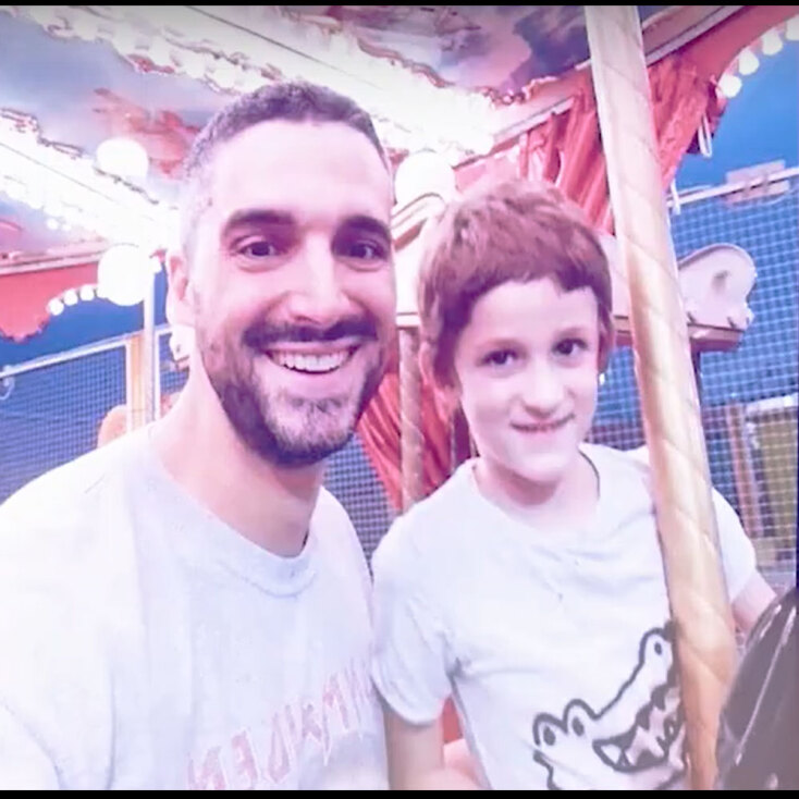 Ο συγγραφέας Γιώργος Γιώτσας με τον Νικόλα