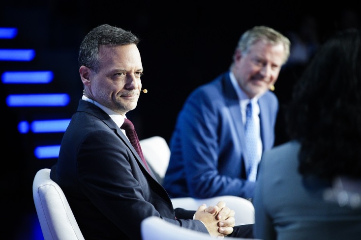 Χάρης Δούκας και Μπιλ ντε Μπλάζιο στο Athens Democracy Forum