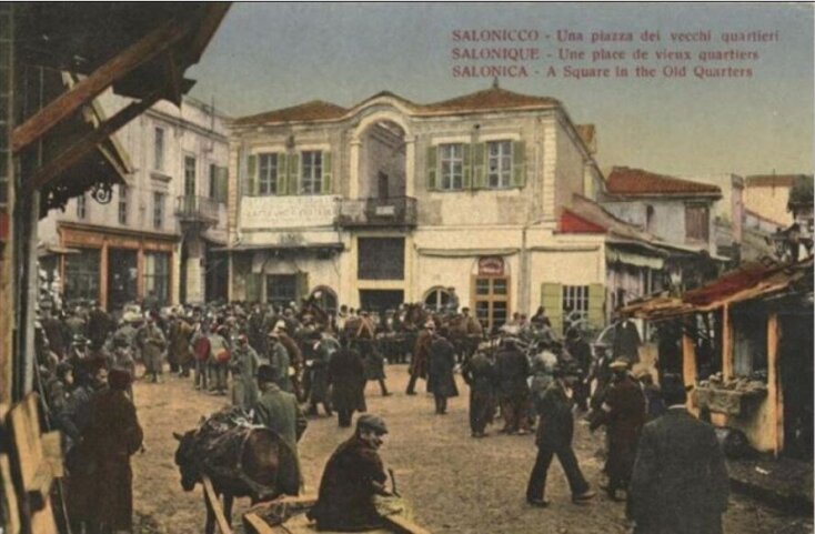 Η περίφημη πλατεία Ραβηνείας 