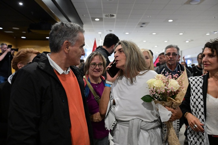 Η Πέτη Πέρκα κατά την επιστροφή της στο αεροδρόμιο «Ελευθέριος Βενιζέλος»