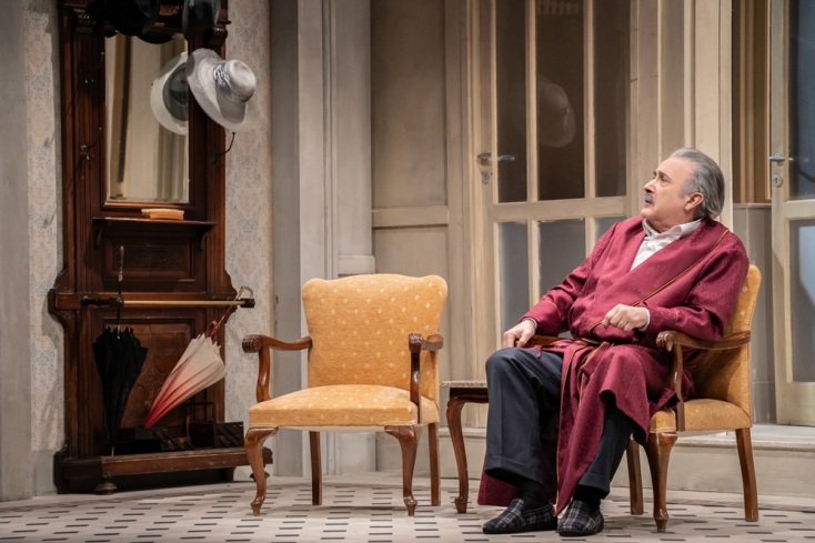 Ένας ήρωας με παντούφλες, θέατρο Βέμπο