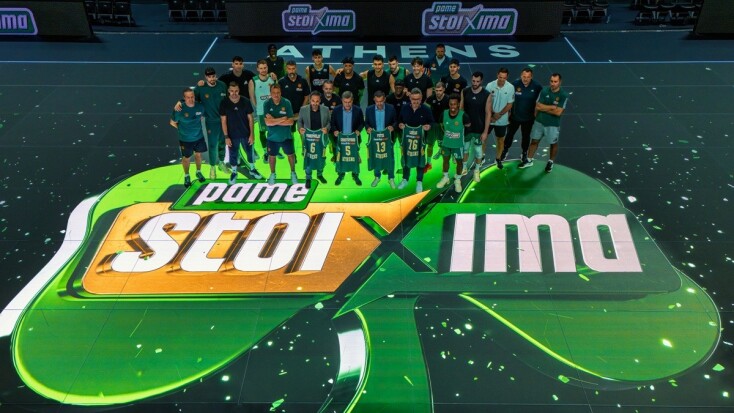 Οι παίκτες και το τεχνικό επιτελείο του Παναθηναϊκού AKTOR με μέλη από το top management του ΟΠΑΠ