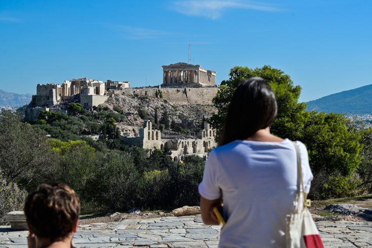 Η Ακρόπολη ξανά χωρίς σκαλωσιές - Μοναδικές εικόνες μετά από 15 χρόνια - Άρθηκαν οι κατασκευές από τη δυτική πλευρά του Παρθενώνα, πάνω από το Ηρώδειο.