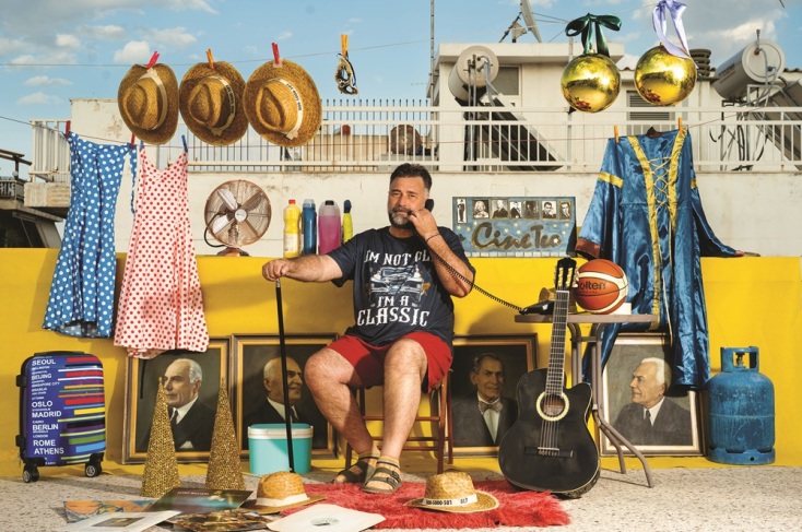 Βίκυ Καραβία, Homo collector