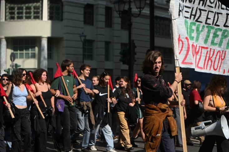 Δείτε εικόνες από τα απεργιακά συλλαλητήρια σε Αθήνα και Θεσσαλονίκη 