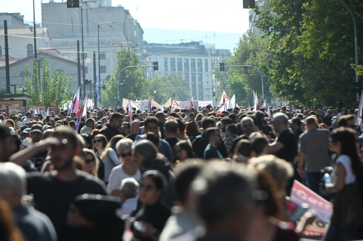 Δείτε εικόνες από τα απεργιακά συλλαλητήρια σε Αθήνα και Θεσσαλονίκη 