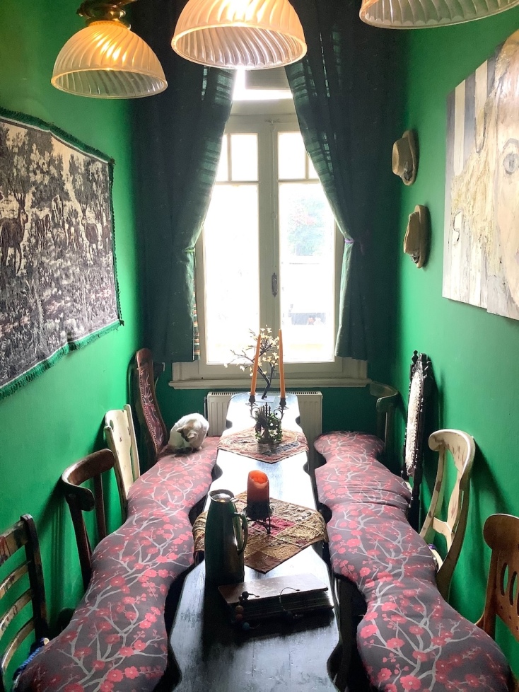 Καφέ - μπαρ Ενοχές στην πλατεία Ναβαρίνου