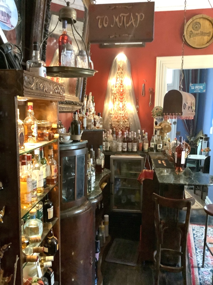 Καφέ - μπαρ Ενοχές στην πλατεία Ναβαρίνου