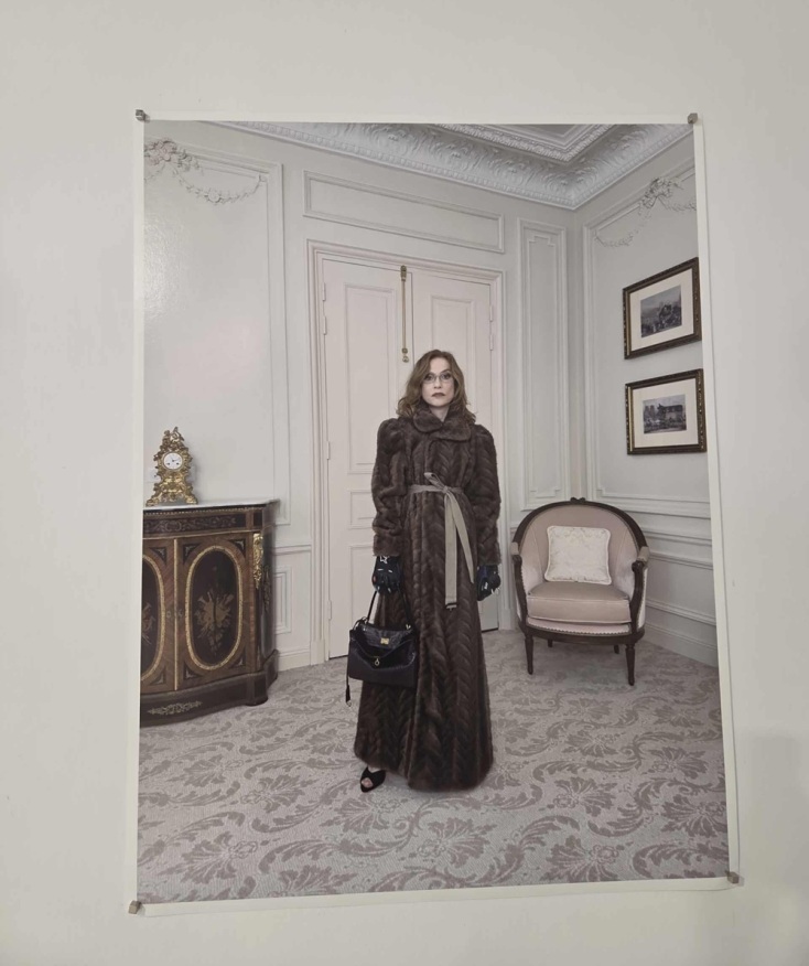 Ο Γιούργκεν Τέλερ φωτογραφίζει την Ιζαμπέλ Ιπέρ