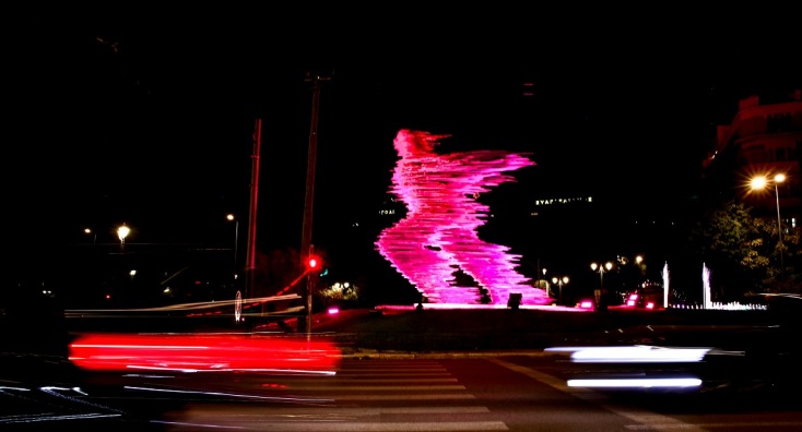 Στα ροζ το Άγαλμα του Δρομέα 