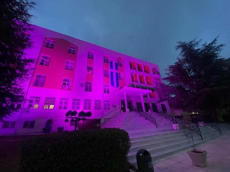 Στα ροζ το Νοσοκομείο «Παπανικολάου»