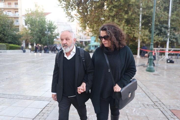 Η Ελλάδα αποχαιρετά τον Διονύση Σαββόπουλου - Σε εξέλιξη το λαϊκό προσκύνημα 