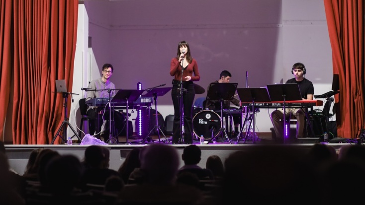 H Χριστίνα Ψύχα με την μπάντα της στο Ελύμνιον