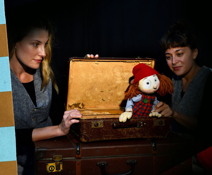 Θέατρο Επί Κολωνώ | Μ’ ένα κόκκινο σκουφί