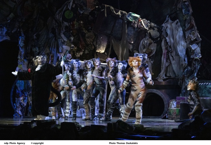 Cats στο Christmas Theater