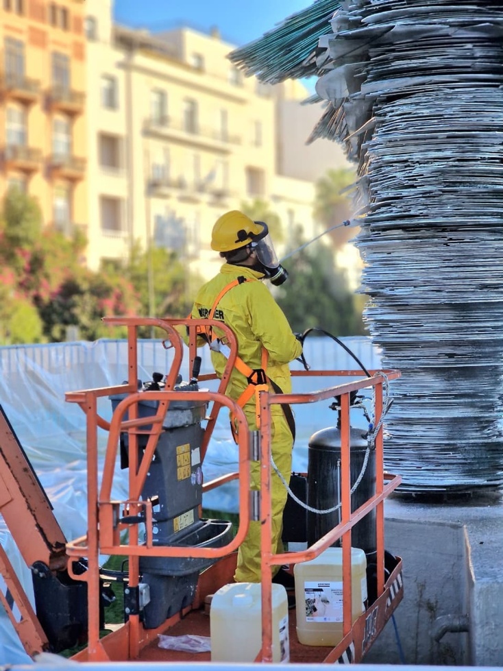 Ο καθαρισμός του εμβληματικού «Δρομέα» μέσα από εικόνες 