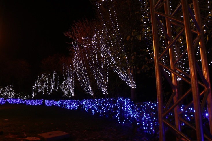 Άνοιξε το Χριστουγεννιάτικο Χωριό στο Πεδίον του Άρεως - Φωταγωγήθηκε το Χριστουγεννιάτικο δέντρο 