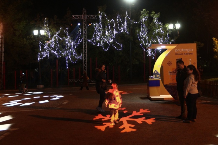 Άνοιξε το Χριστουγεννιάτικο Χωριό στο Πεδίον του Άρεως - Φωταγωγήθηκε το Χριστουγεννιάτικο δέντρο 