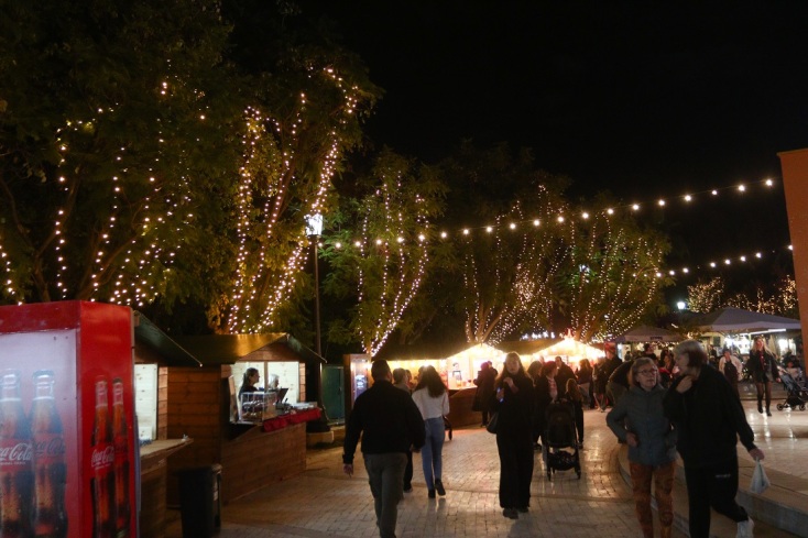 Άνοιξε το Χριστουγεννιάτικο Χωριό στο Πεδίον του Άρεως - Φωταγωγήθηκε το Χριστουγεννιάτικο δέντρο 