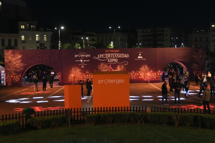 Άνοιξε το Χριστουγεννιάτικο Χωριό στο Πεδίον του Άρεως - Φωταγωγήθηκε το Χριστουγεννιάτικο δέντρο 