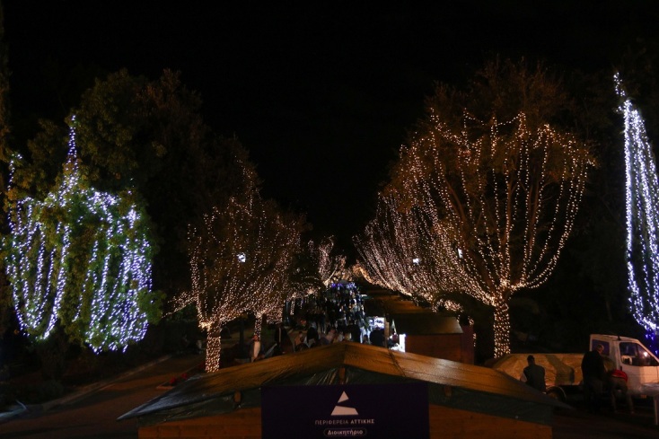 Άνοιξε το Χριστουγεννιάτικο Χωριό στο Πεδίον του Άρεως - Φωταγωγήθηκε το Χριστουγεννιάτικο δέντρο 