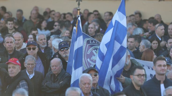 Σε εξέλιξη η πανελλαδική κινητοποίηση των στρατιωτικών στα Προπύλαια