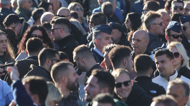 Σε εξέλιξη η πανελλαδική κινητοποίηση των στρατιωτικών στα Προπύλαια