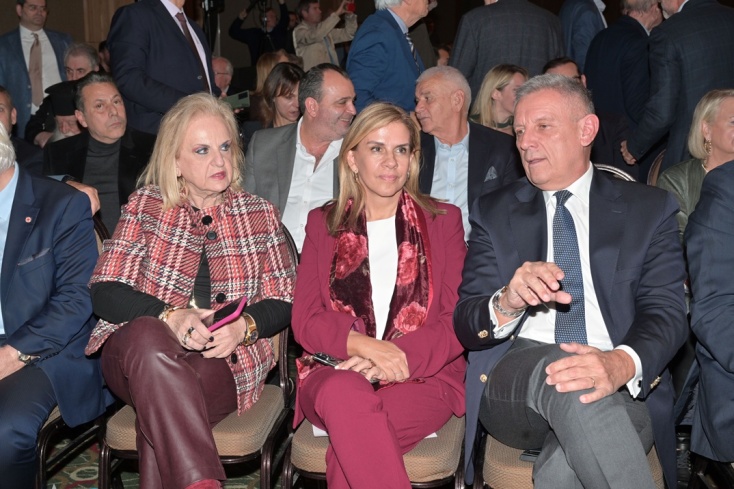 Ματίνα Παγώνη, Ζωή Ράπτη