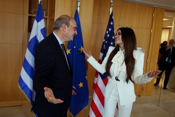 Συνάντηση Χατζηδάκη - Γκιλφόιλ