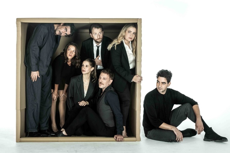 «Ένα κάποιο κενό», Εμπορικόν