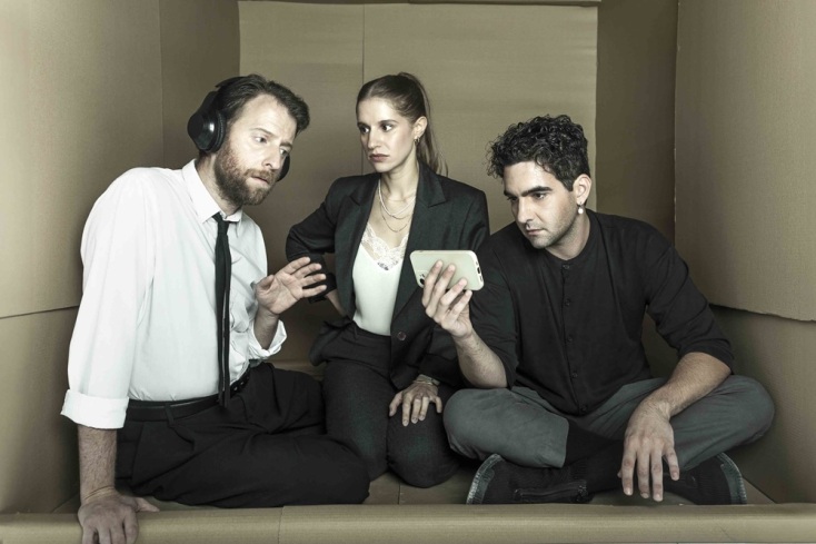 «Ένα κάποιο κενό», Εμπορικόν