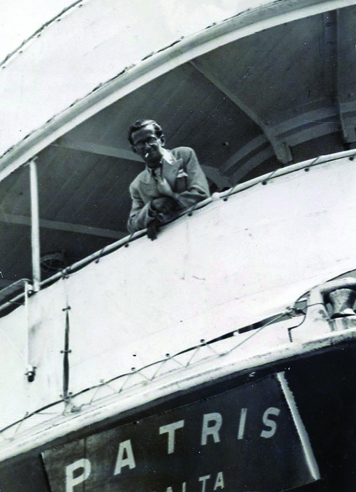 1η Ιουλίου 1938: Ο Νίκος Μπαλόγιαννης, ζωγράφος, 27 ετών, αναχωρεί για το Παρίσι με υποτροφία για την Μποζάρ.