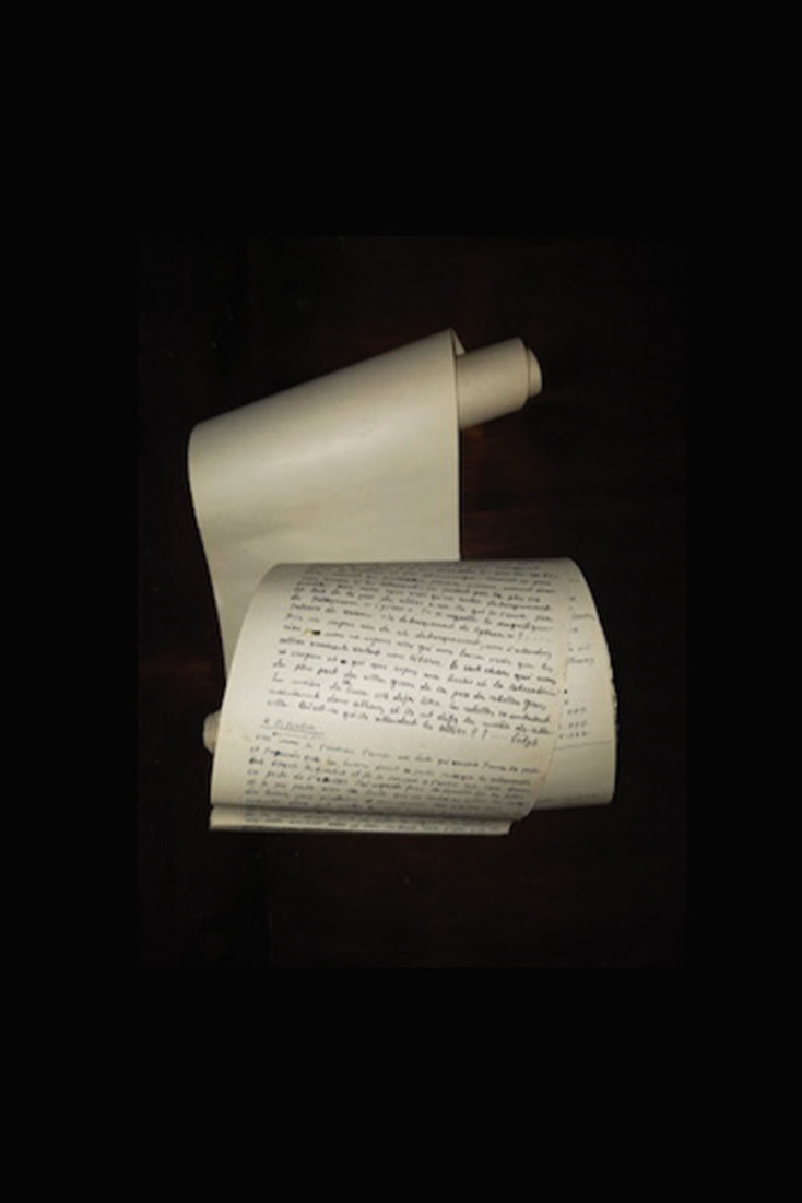 Η γραμμένη σε ένα ρολό χαρτί 27 μέτρων ερωτική επιστολή του Μπαλόγιαννη προς τη Μουν