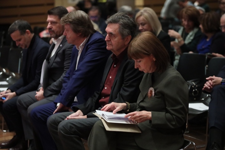 Ο εκδότης της ATHENS VOICE, Φώτης Φεωργελές με τον Νίκο Χαρδαλιά, Χάρη Δούκα και Κατερίνα Σακελλαροπούλου