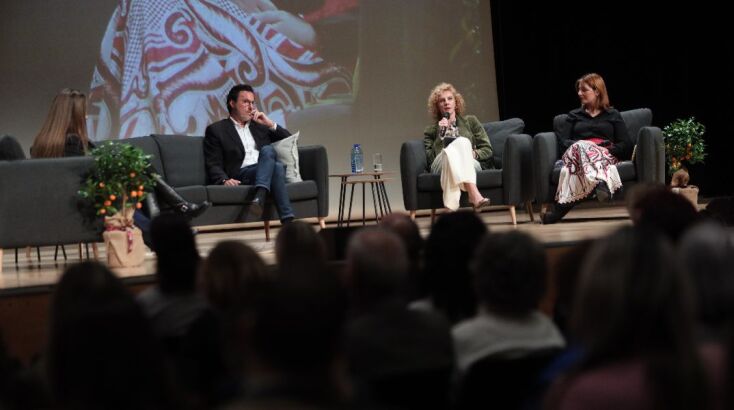 Ο Δημήτρης Καραβέλλας, Διευθυντής WWF Ελλάδος, η Εύα Κατσάρα, Talent Acquisition & Learning Manager, L´Oréal Hellas, η Χρύσα Ελευθερίου, Sustainability Leader Interamerican και η Ξένια Κούρτογλου, Ιδρύτρια Focus Bari & Resilience Expert. Συντονίζει η Αγγελική Κοσμοπούλου