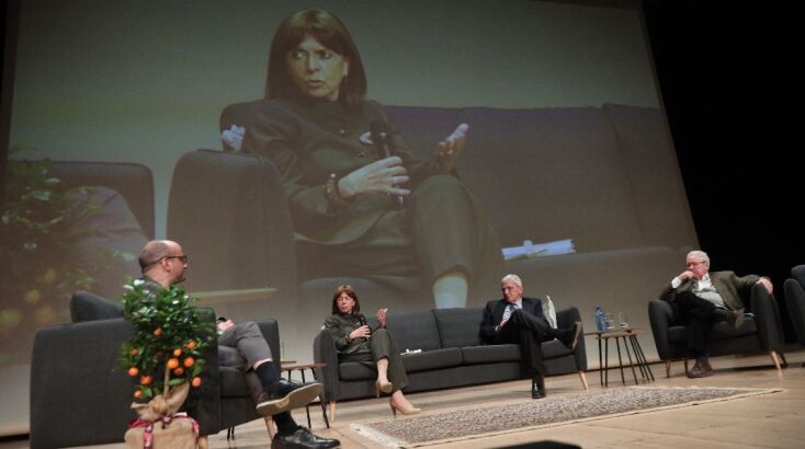 Η Κατερίνα Σακελλαρόπουλου, τ. Πρόεδρος της Δημοκρατίας, Πρόεδρος του Συμβουλίου της Επικρατείας ε.τ,  ο Τάσος Γιαννίτσης, Oμότιμος Καθηγητής του Πανεπιστημίου Αθηνών, πρώην υπουργός και ο Γιάννης Βούλγαρης, Kαθηγητής Πολιτικής Επιστήμης στο Πάντειο Πανεπιστήμιο. Συντονίζει ο Ρωμανός Γεροδήμος