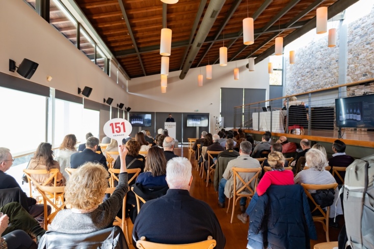 Άποψη από την αίθουσα δημοπρασίας