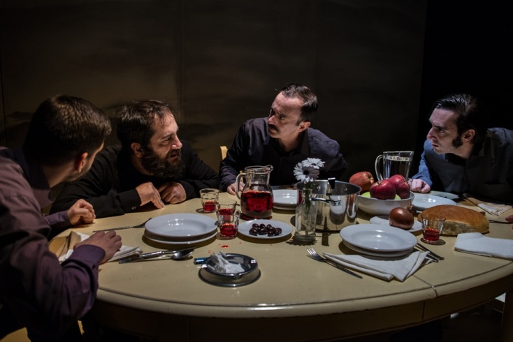 Καλά εσύ σκοτώθηκες νωρίς, Σύγχρονο Θέατρο