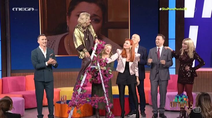 Η Ελισάβετ Κωνσταντινίδου αναβίωσε τη σκηνή με τη Ζουμπουλία ως Τάμτα πάνω στο δέντρο