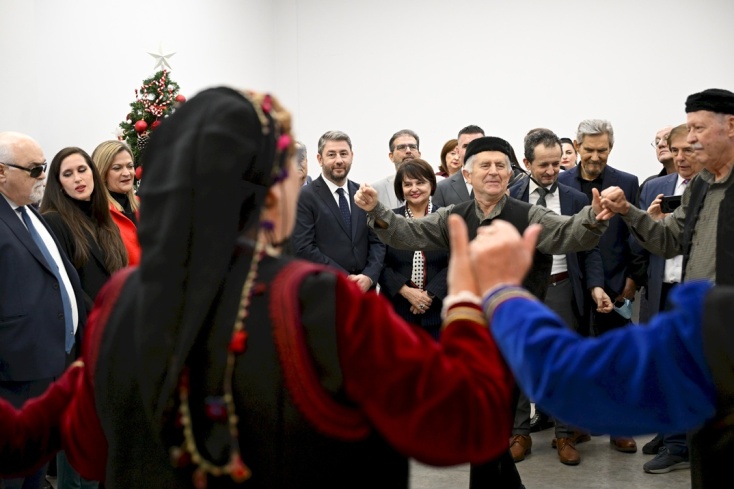 Ηπειρώτες είπαν τα κάλαντα των Χριστουγέννων στον Νίκο Ανδρουλάκη 