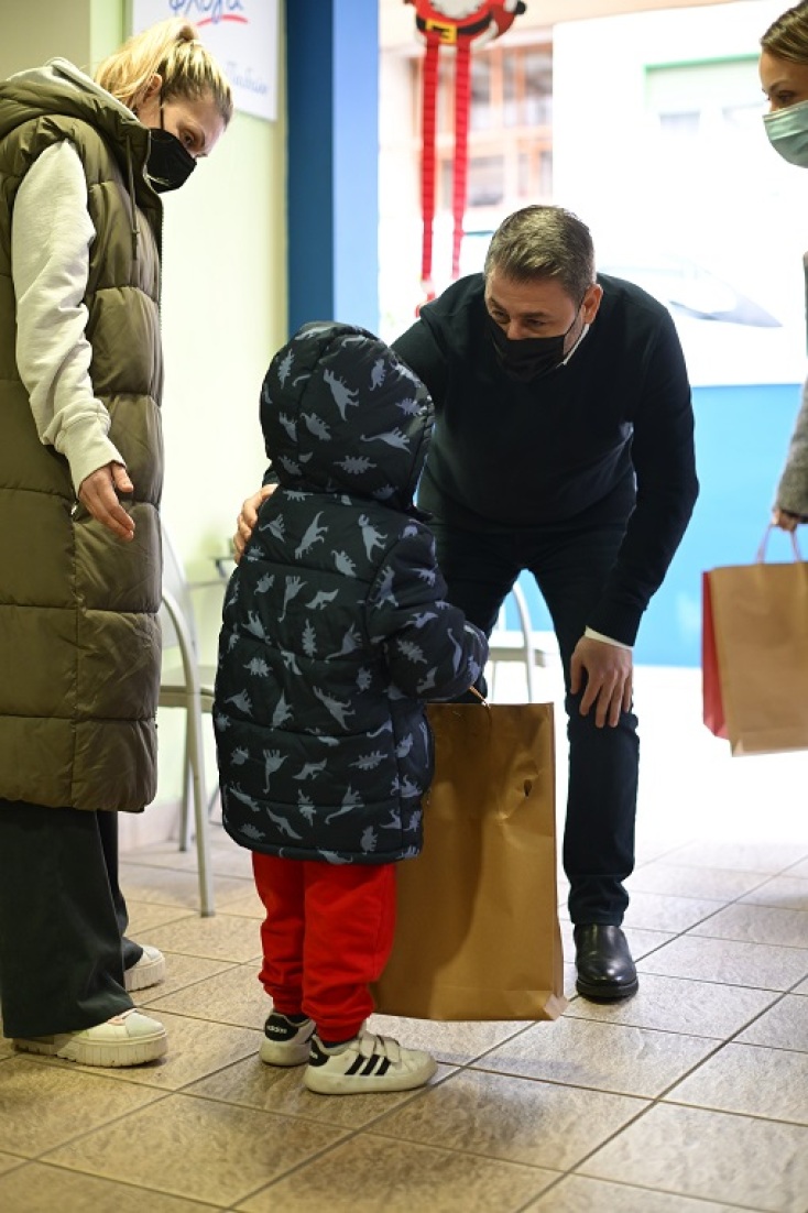 Τον ξενώνα του Συλλόγου Γονιών Παιδιών με νεοπλασματική ασθένεια  "Φλόγα" επισκέφθηκε ο Πρόεδρος του ΠΑΣΟΚ-Κινήματος Αλλαγής, Νίκος Ανδρουλάκης