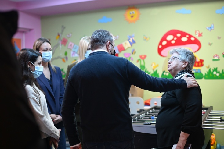 Τον ξενώνα του Συλλόγου Γονιών Παιδιών με νεοπλασματική ασθένεια  "Φλόγα" επισκέφθηκε ο Πρόεδρος του ΠΑΣΟΚ-Κινήματος Αλλαγής, Νίκος Ανδρουλάκης