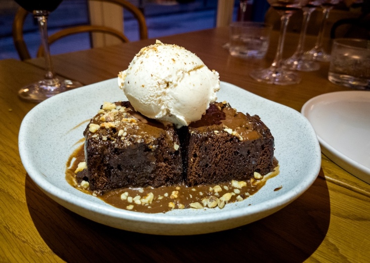 Σοκολατόπιτα με παγωτό