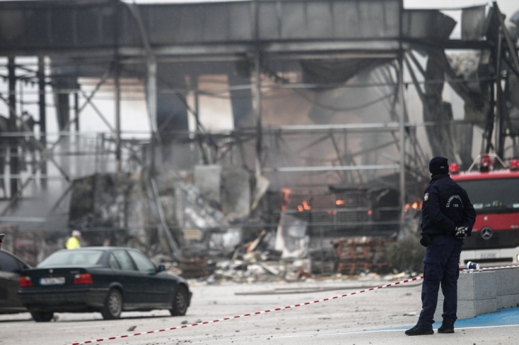 Τρίκαλα: Τέσσερις νεκρές, μία αγνοούμενη - Εικόνες απόλυτης καταστροφής στο εργοστάσιο της Βιολάντα