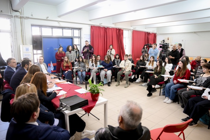 Επίσκεψη Σοφίας Ζαχαράκη  και Παύλου Μαρινάκη στο 2ο ΓΕΛ Γέρακα